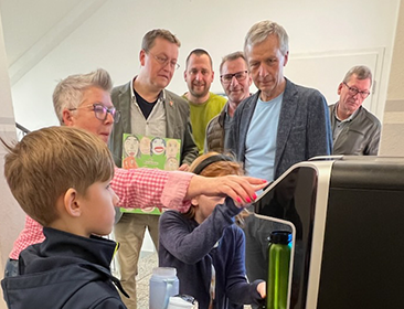 Wasserzweckverband Strelitz spendiert Schulen Wasserspender